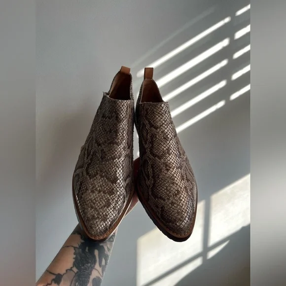 Gentle Souls Snakeskin Embossed Leather Bootie Size 6 New - Picture 2 of 11